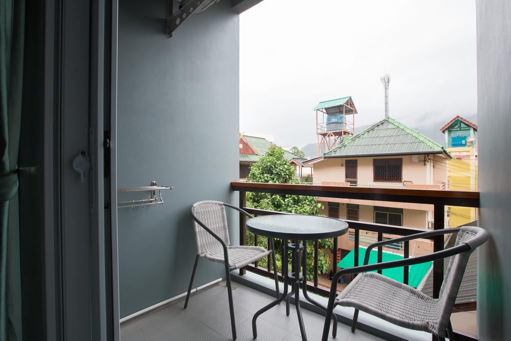 Chusri Hotel Patong Oda fotoğraf